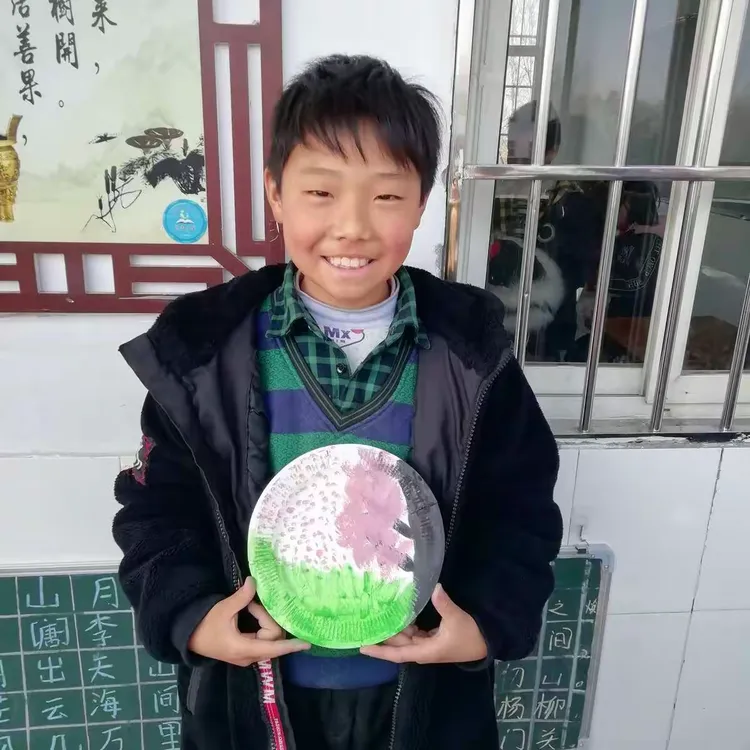 闫庄小学快乐周四纸盘画之桃花