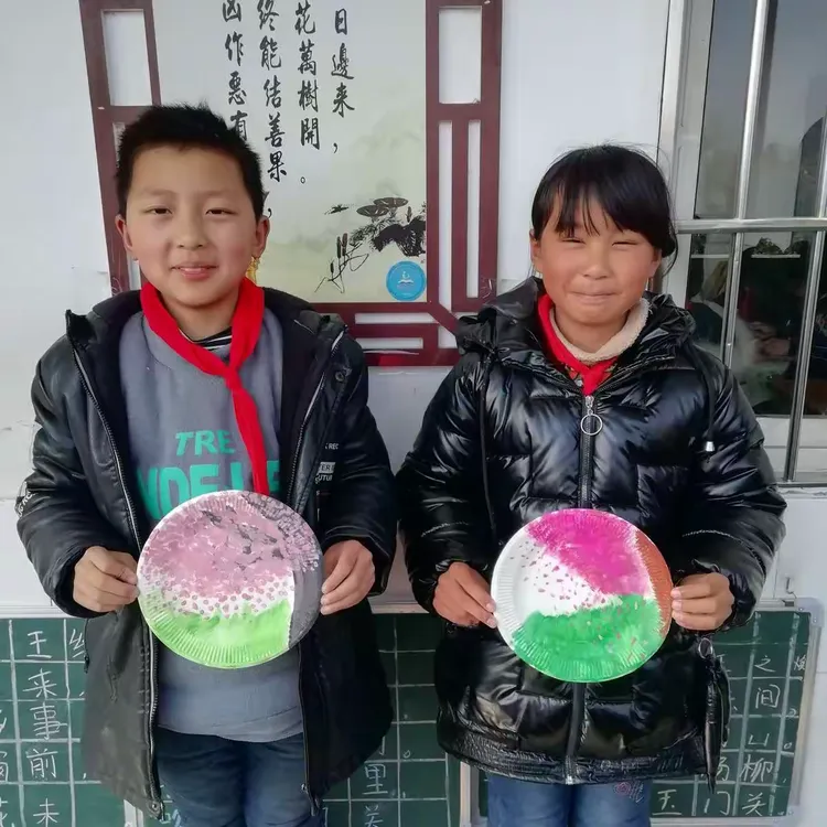 闫庄小学快乐周四纸盘画之桃花