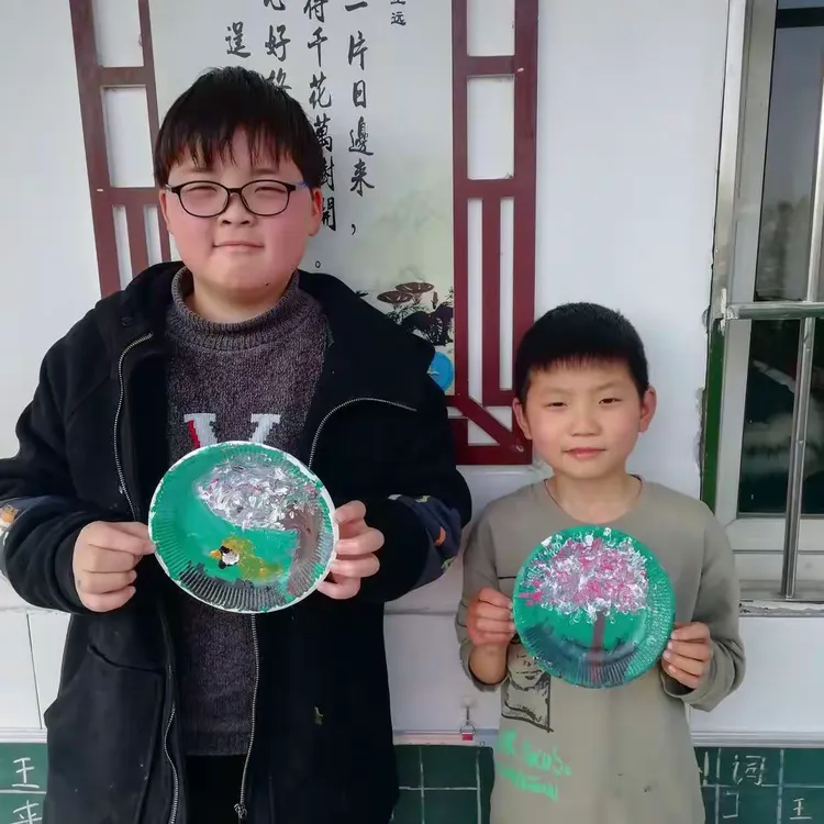 闫庄小学快乐周四纸盘画之桃花