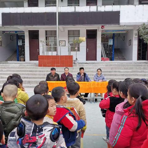 小小的奖状，大大的鼓励——幼平乡中心小学期中考试发奖篇