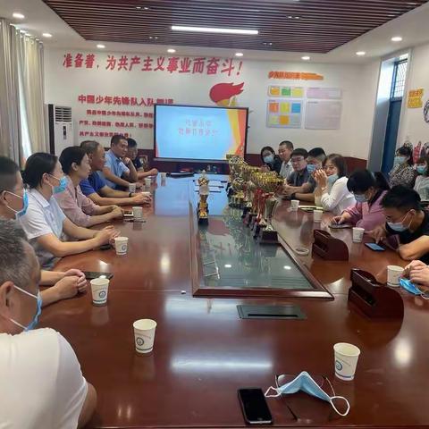 饮水思源，爱心企业到弓寨村开展慰问教师活动