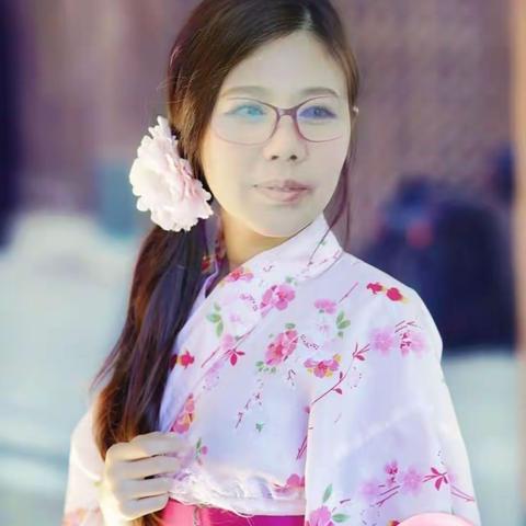 一晃就老了 回不去的青春年华 只能借助美颜完成……臭美一哈