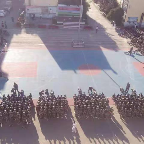宝丰二中初一新生军训“我长大了”感恩主题活动