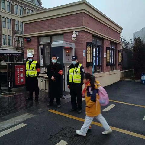 【平安校园】红旗派出所民警站好护学岗 温暖上学路 撑起平安伞