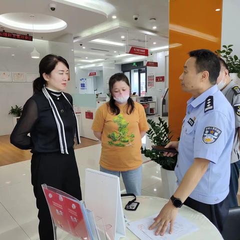 【西安百日行动】土门派出所社区民警深入辖区对昆仑银行进行反恐安全检查