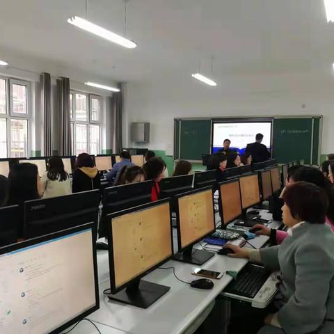 深化教育综合改革，推进现代教育信息化的应用----第七小学开展网络空间综合运用培训