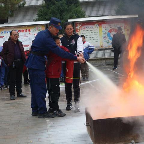 秋季消防应急疏散演练——华池县城关小学