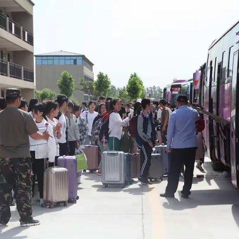 许昌市三高高一年级师生赴 市中小学综合实践教育基地参加实践活动