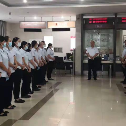 衡水分行谢方仑副行长参加河东支行《营业网点操作风险管理指引》推广夕会