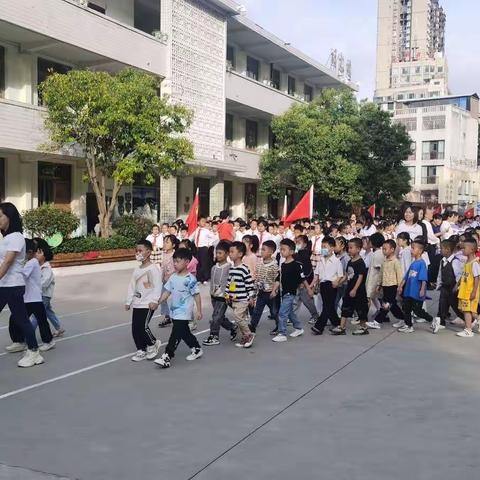 六盘水市钟山区第四小学  “民族复兴美  少年当自强”开学典礼——活动简讯