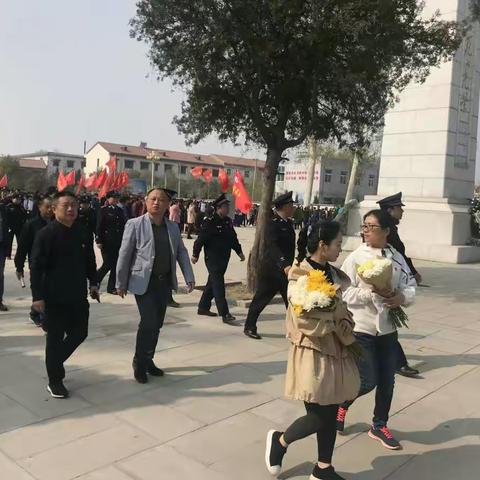 长垣县公共资源交易管理中心开展“清明祭英烈 初心永不忘”主题党日活动