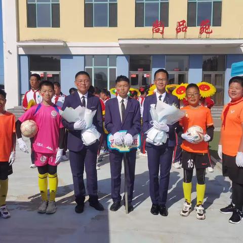 少年应有鸿鹄志 当骑骏马踏平川