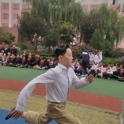 【莒县一小明德校区】"快乐在运动中绽放  梦想在拼搏中飞翔"秋季运动会