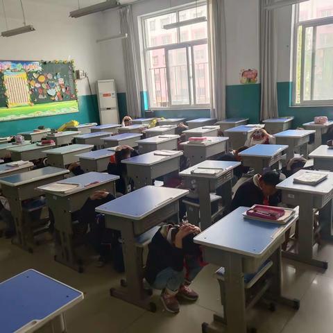 【莒县一小明德校区】“追思汶川地震11周年    警钟长鸣”防震减灾安全演练活动