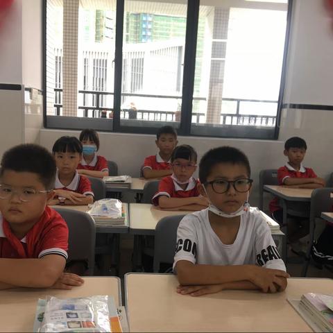 奔跑吧！新学期——新区中心小学四2班的开学第一天