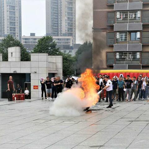 工作千万项  安全第一项——雨花区国土分局开展“安全生产月”消防安全培训演习