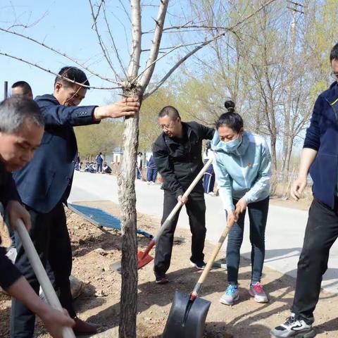 师生携手共建绿色校园