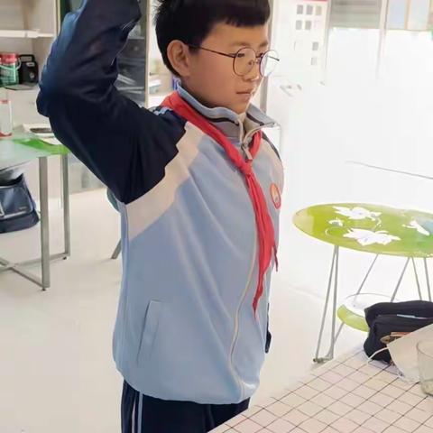 相约国旗下，齐心战疫情--烟店镇中心小学线上升旗仪式