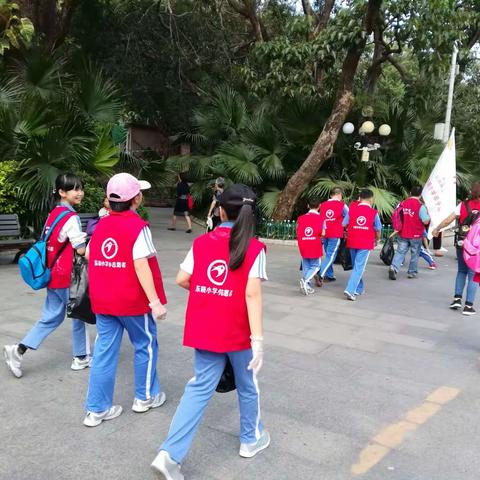 东晓小学亲子志愿者团梧桐绿道徒步捡垃圾活动