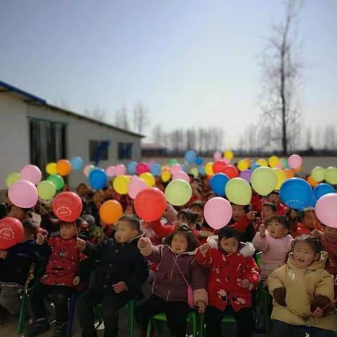 一年时光飞逝，一年岁月流转，元旦快乐！🎉🎉🎈🎈🎈🎈🎈🎈