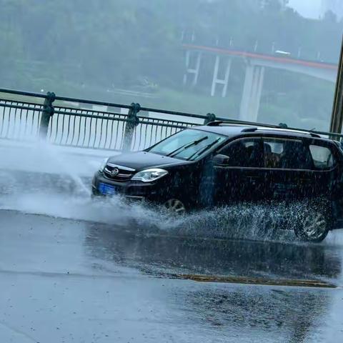高温下的清凉雨