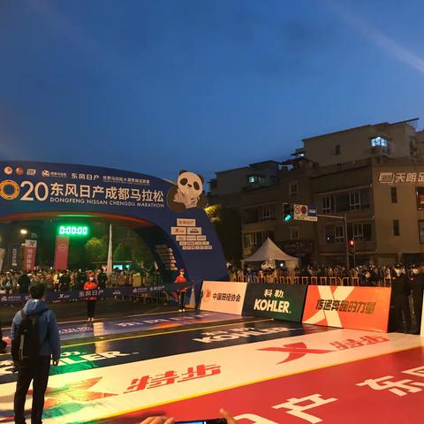 助跑成马，青羊城管人全力护航