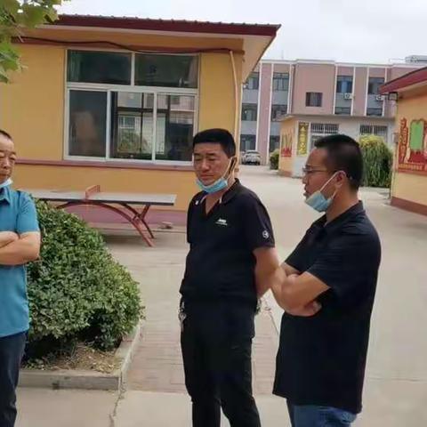 刘立新副局长到青坨营中学检查开学各项工作