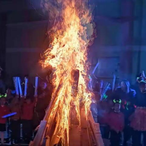 源泉幼儿园迎新年亲子篝火晚会活动