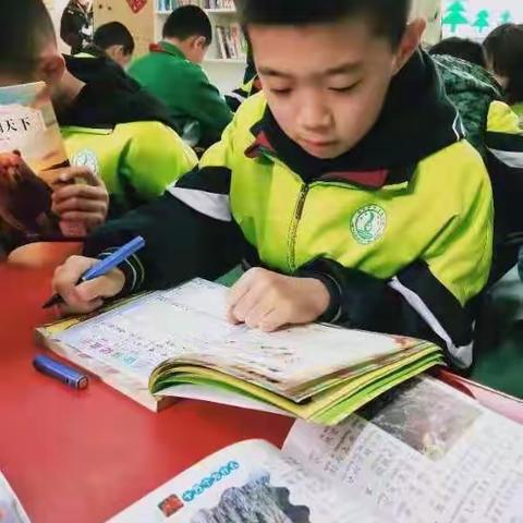 百草园小学四年级八班阅读日