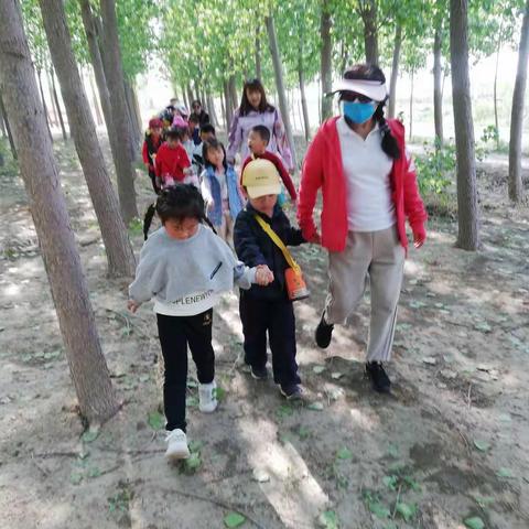 东营区胜利实验二幼中二班“我是小小中国娃”远足活动