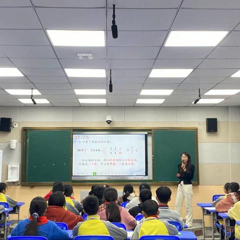 绽教研展风采 促教师同成长——记石人乡中心小学数学组第四次教研活动