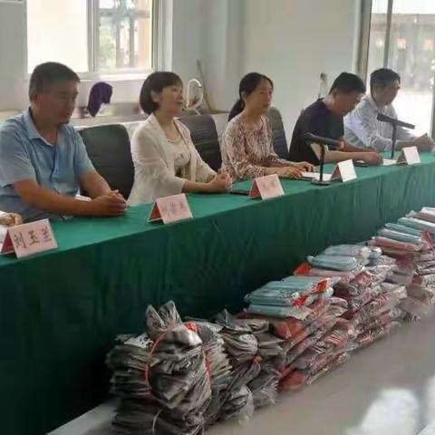 望田镇举办“慈善相伴 健康成长”关爱贫困儿童捐赠仪式暨思想政治教育公开课宣讲