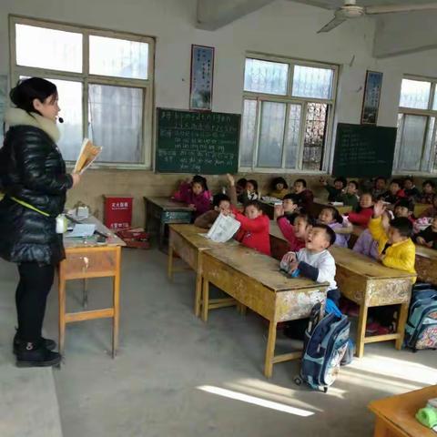 齐心协力共交流    听课评课促成长