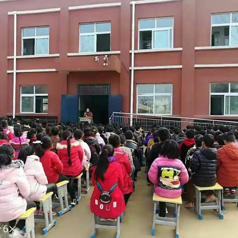 高平前留寨小学2018-2019年度第一学期期中考试表彰大会