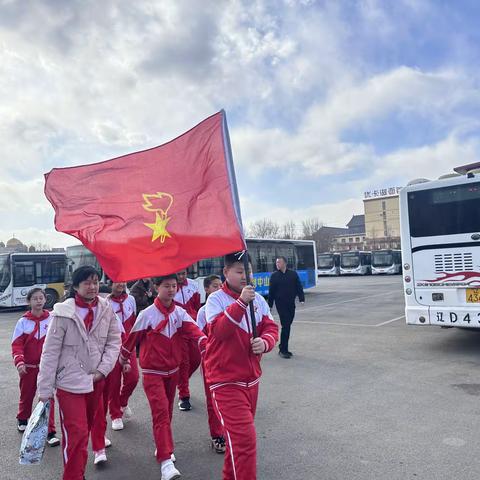 落实五育并举，培养高素质接班人——记胜利中心小学学习雷锋精神系列活动