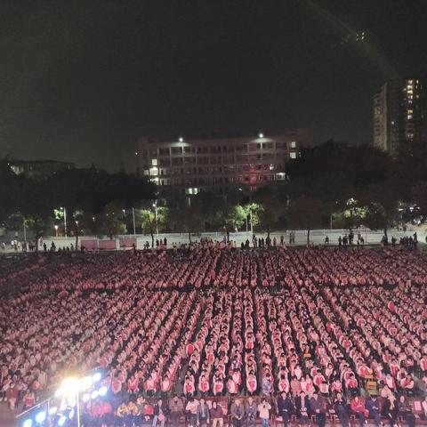 齐唱红歌迎校庆，不忘初心颂党恩，——阳春市实验中学文艺晚会纪实