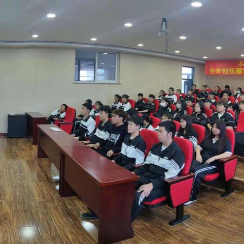 普法进校园—走进抚顺市二职专校园