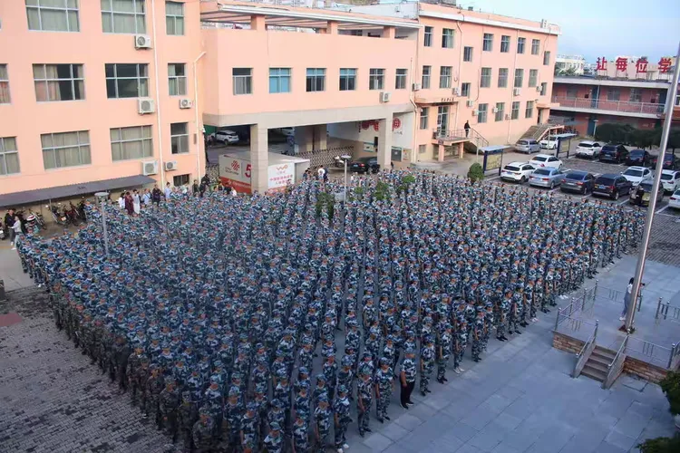—陕西省米脂中学举行2023届新生军训动员大会