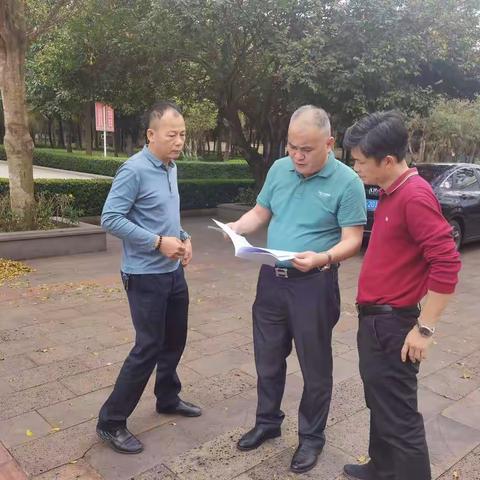 市退役军人事务局副局长张帅到解放海南岛战役烈士陵园检查指导清明期间烈士祭扫工作