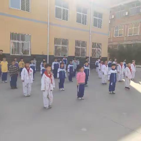 以礼修德，以武修身——北环路小学跆拳道社团活动花絮（七）