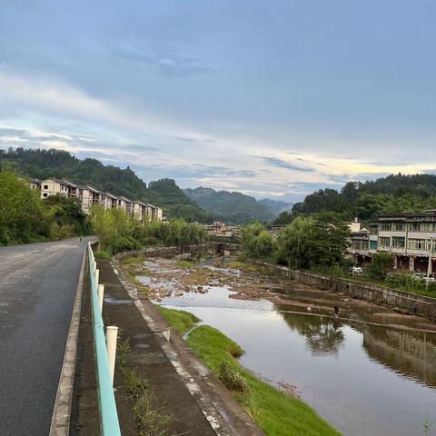 山水三岔河 丹霞一夏情