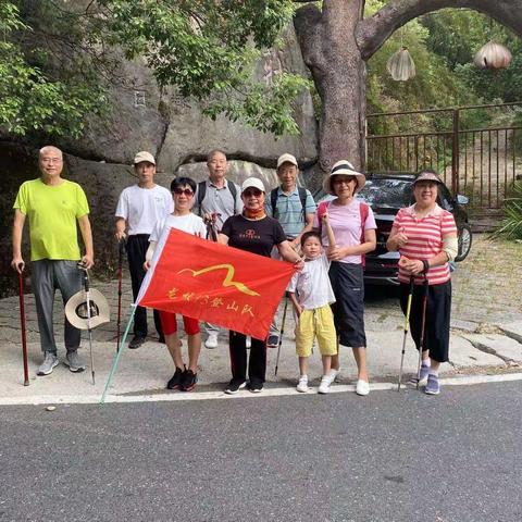 中秋登顶梅岭头