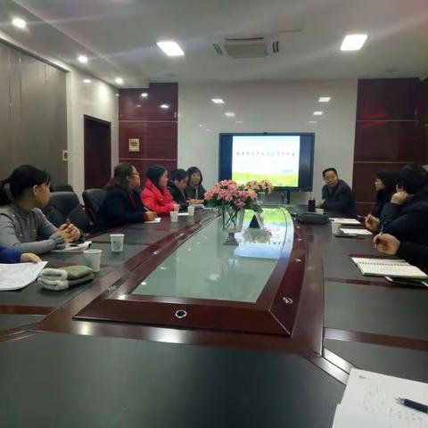 交流研讨    群策群力                  精心谋划    任重道远  ----  记邯郸市赵玉芳政治名师工作室研讨会