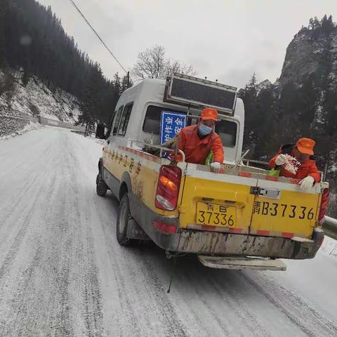 黄南公路段迅速开展雪后保通各项工作