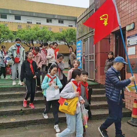 “学习党史，缅怀先烈”南泉中心小学六年级一班德育实践活动