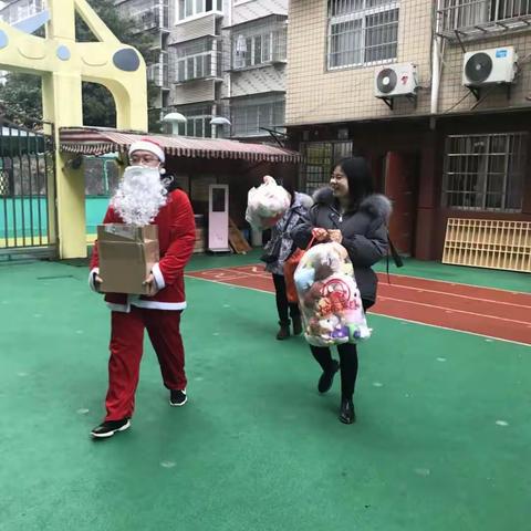 用爱陪伴，伟才感恩有你们