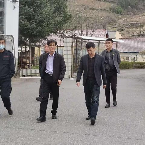 县委常委、政法委书记徐路深入新房子林场督导检查森林防火工作