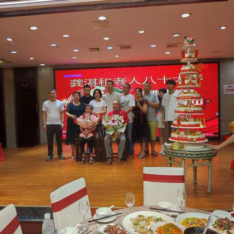 欢歌笑语喜庆八十华诞、留金岁月阔步幸福征程