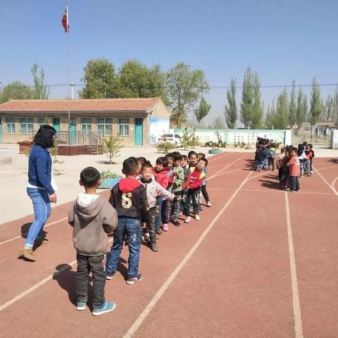 阳光下快乐成长