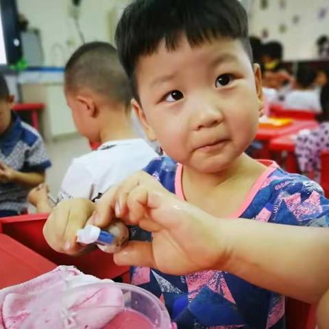 我爸爸——卫辉市幼儿园中三班孙启尧讲点关于爸爸的事儿